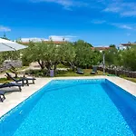 Casa Oliva By 别墅 Dobrinj