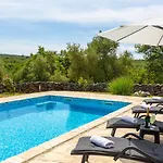 Casa Oliva By